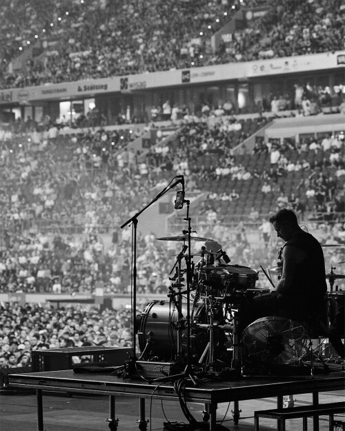 dusseldorf_drummer_silhouette_crowd.jpeg