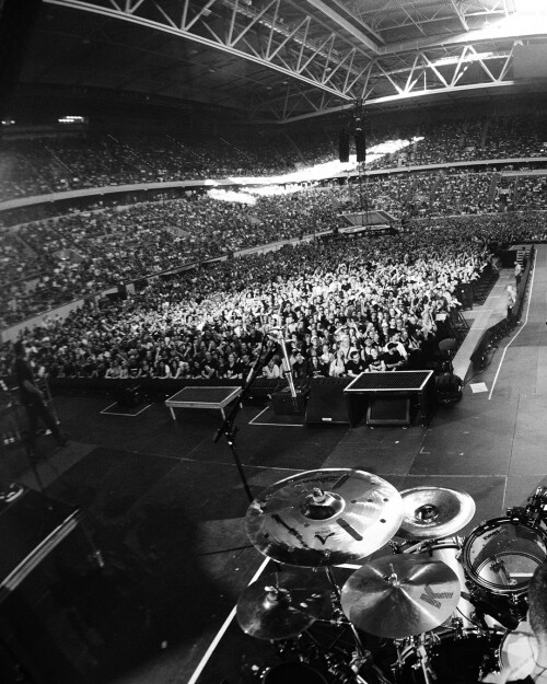 dusseldorf_stage_view_drums_crowd.jpeg