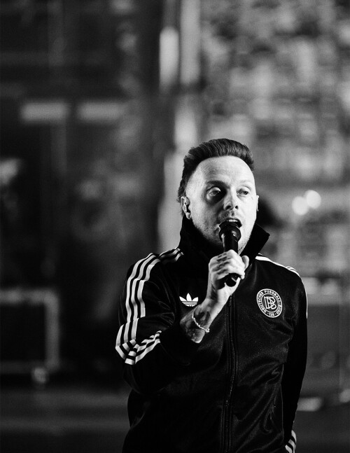 dusseldorf_vocalist_adidas_jacket.jpeg